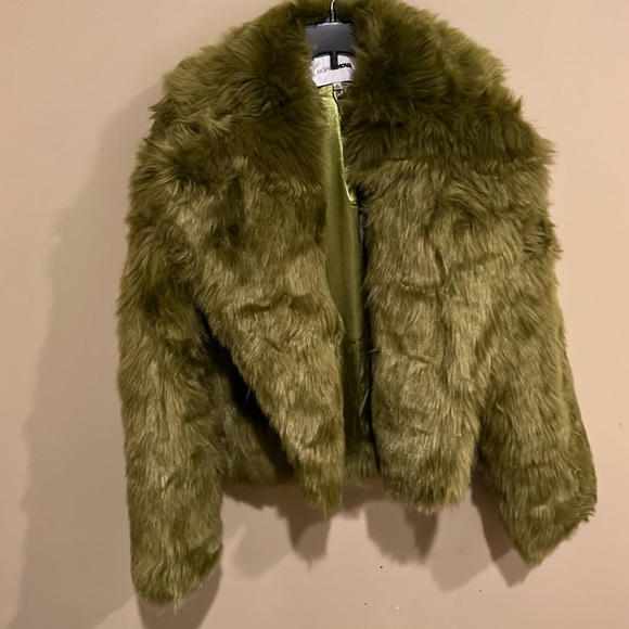 Fashion Nova Jackets & Blazers - NWT fashion nova fur coat